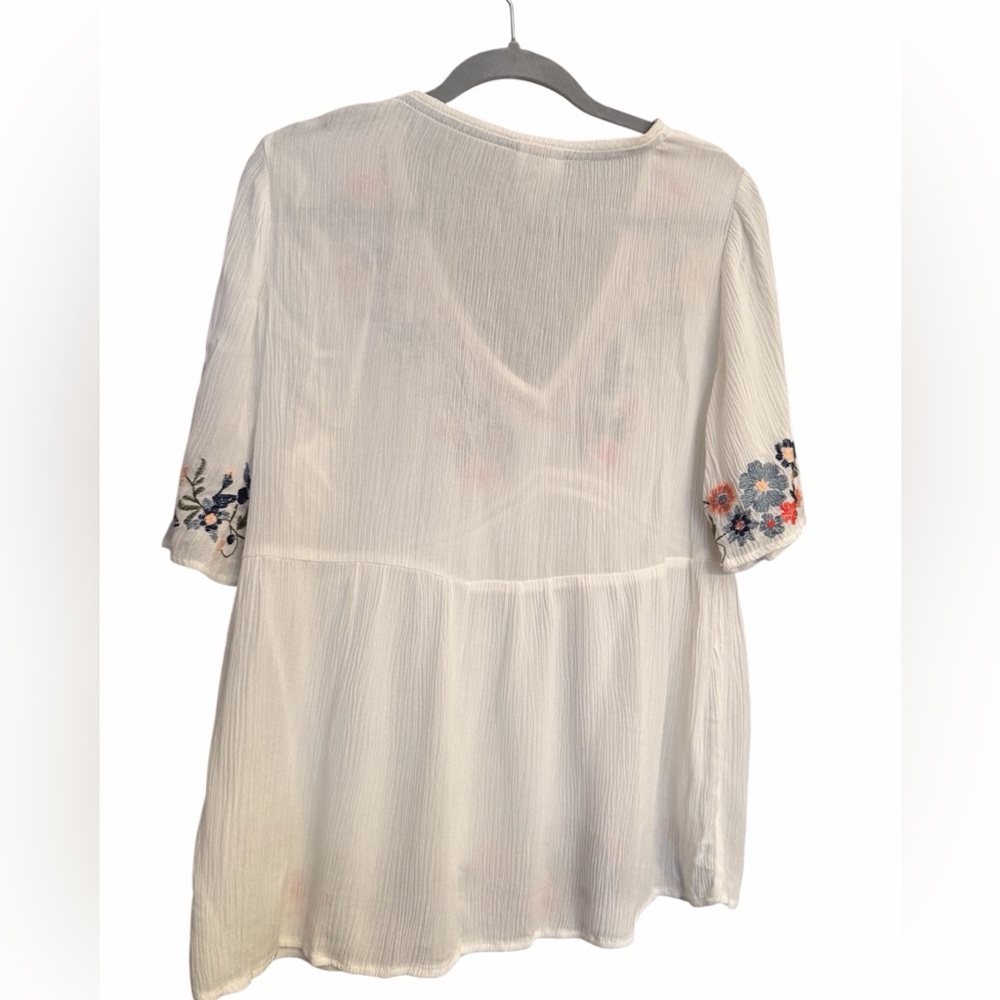 Knox Rose White Embroidered V-Neck Boho Top - Picture 3 of 4